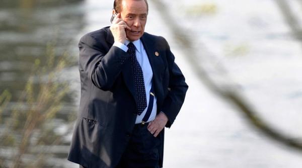 silvio berlusconi suparat pe jurnalisti sa va duceti la dracu