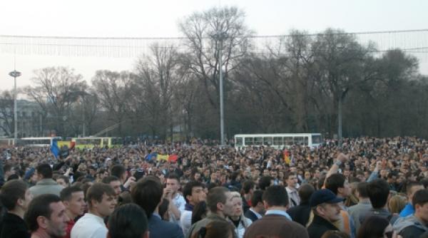 fraudarea alegerilor a scos studentii in strada