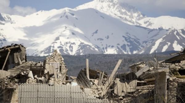 aproape 200 de morti