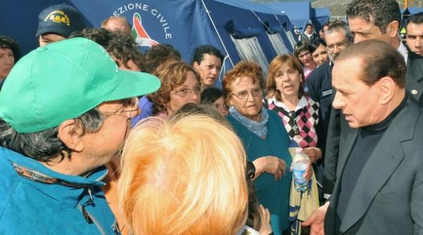 sfatul lui berlusconi pentru sinistrati sa si inchipuie ca sunt in camping