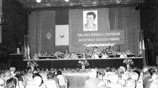 mircea dinescu si nicolae ceausescu in 1980