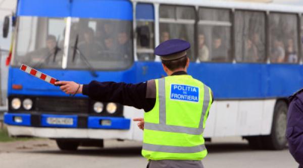 sute de persoane aduse cu autocare la chisinau