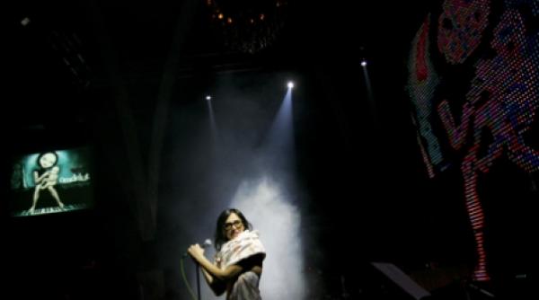 cant cu gandul la tara mea si la parintii mei