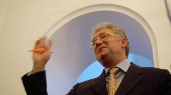 adriean videanu arunca pisica in curtea psd