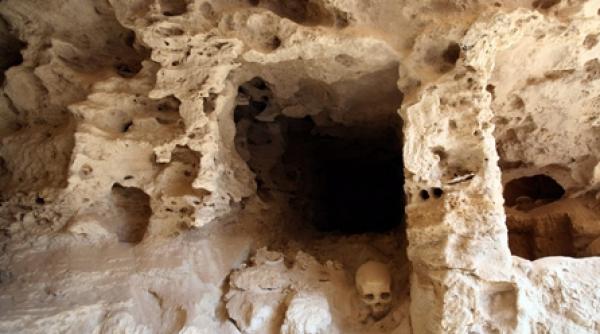 pe urmele cleopatrei si ale lui marc antoniu