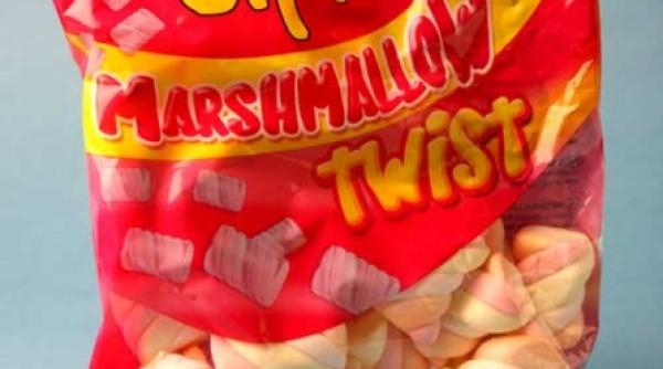 zahar colorat cu chimicale