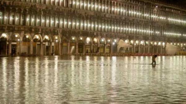 venetia miezul noptii