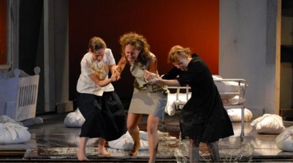 gala uniter sarbatoarea teatrului hop in plina criza