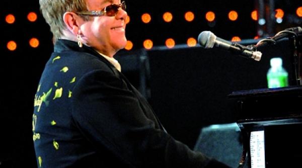 eltonjohn are cu un sfert mai putini bani decat in 2008
