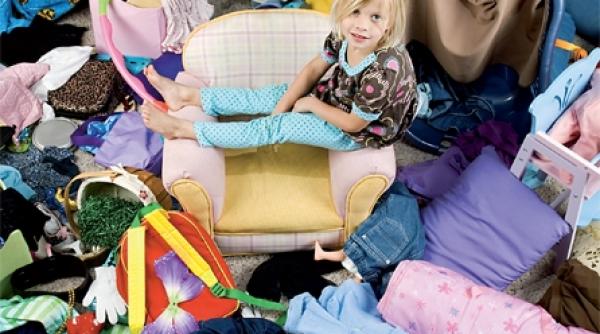 cine face ordine in camera copilului