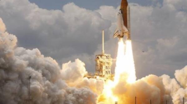 nasa atlantis a decolat spre hubble