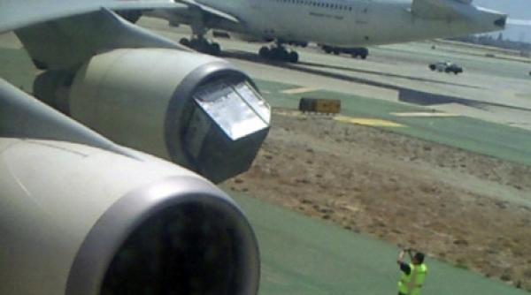 zbor intrerupt din cauza unui container aspirat intr un reactor