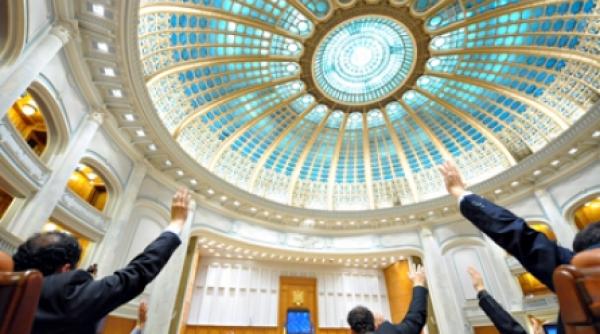 marea pacaleala parlamentarii voteaza motiunea de cenzura initiata de pnl si udmr