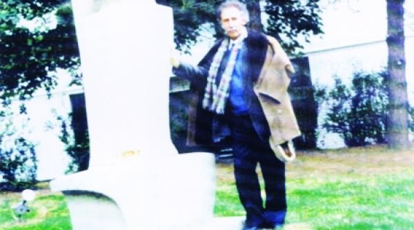 trei dinti din fata sub lupa cenzurii