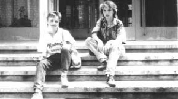 lume multa autobuze putine naveta pe scara