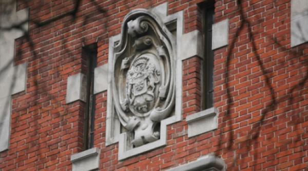 modroganul parc privat ingrijit cu bani publici