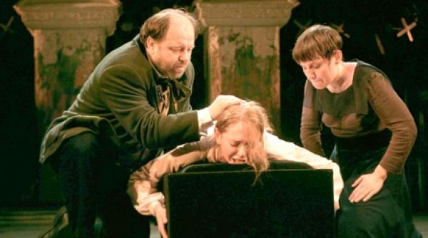 parteneriate pe termen lung in teatru