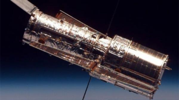 telescopul hubble a fost cules de atlantis de pe orbita