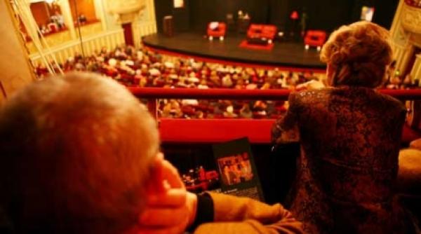in criza la teatru