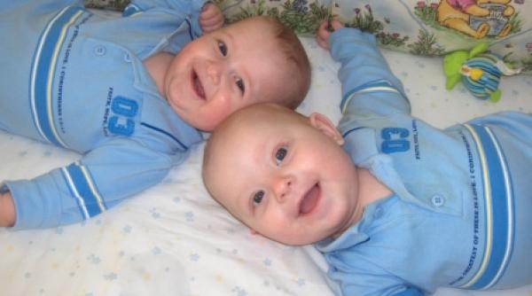 mamele de gemeni si tripleti vor primi ajutor financiar suplimentar