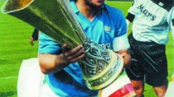 maradona napoli si cupa uefa