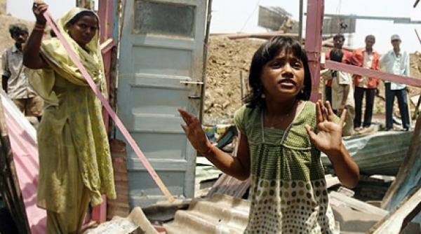 fetita din slumdog millionaire a ramas pe drumuri