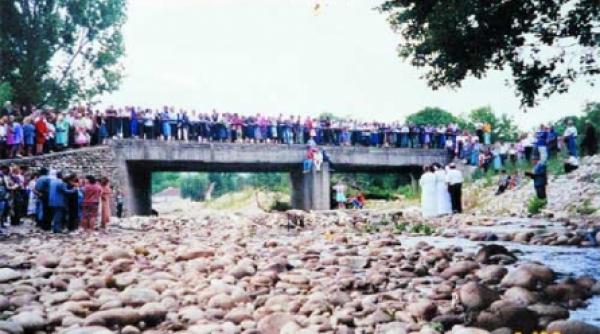 in toate bisericile existau informatori