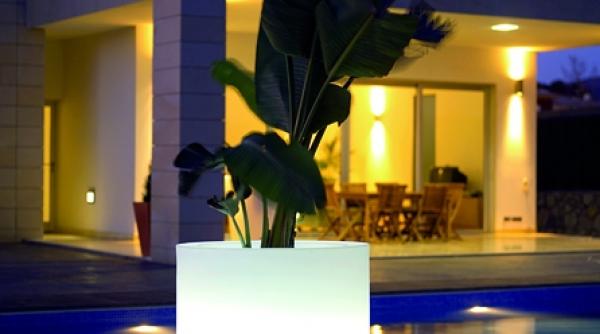 vase decorative luminoase pentru amenajarile exterioare
