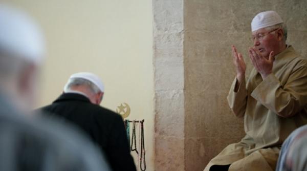 in umbra sublimei porti