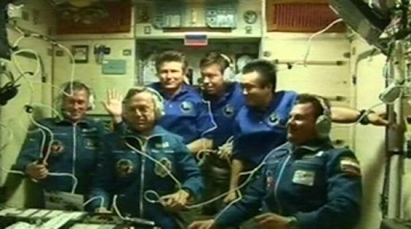 echipaj complet pe iss