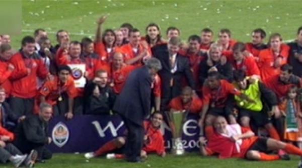 mircea lucescu si razvan rat sunt premiati de traian basescu video