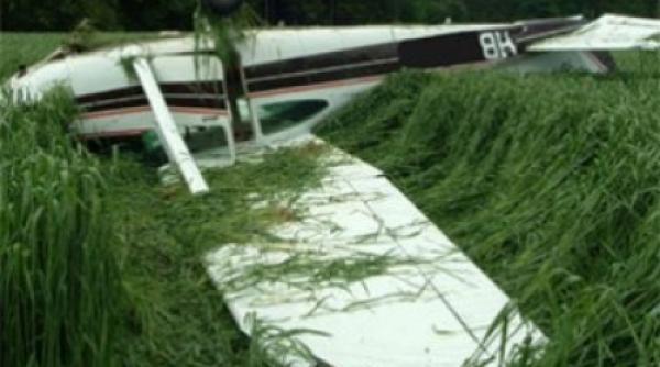 aterizare in forta cu rotile in sus in lanul de porumb
