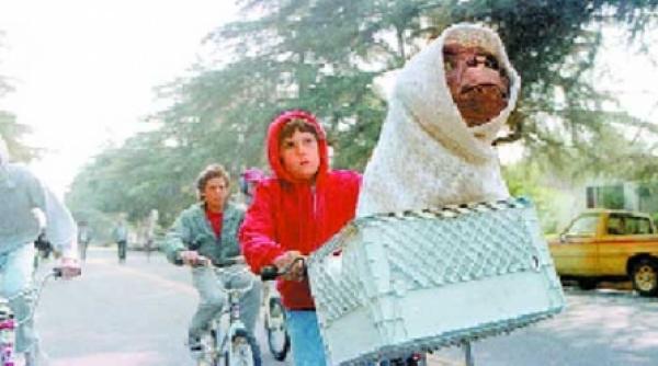 e t extraterestrul a cazut la vizionare pentru ca era prea straniu