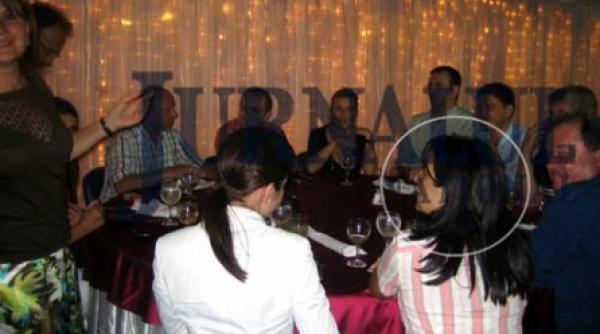 oficial din bec la chermeza cu basescu