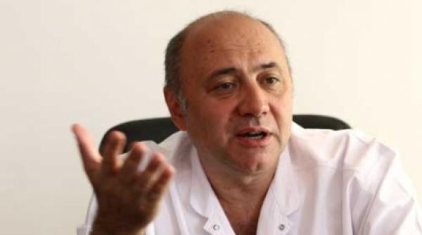 robotul mana intai a chirurgului