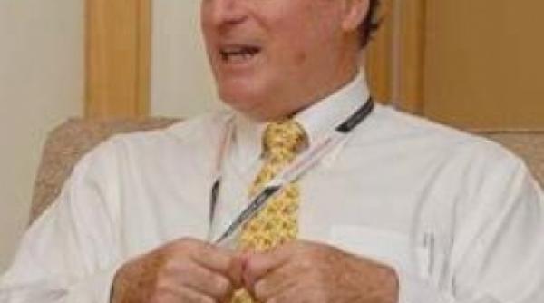 un bancher din sua ne invata cum sa spalam bani in romania