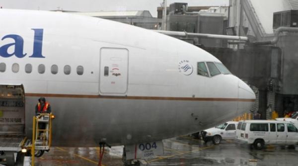 capitanul unei aeronave continental airlines a decedat in timpul zborului