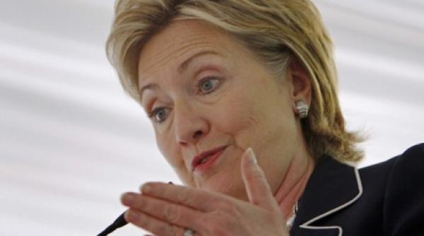 hillary clinton si a fracturat cotul drept in timpul unei cazaturi