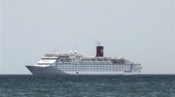 doi romani printre pasagerii vasului de croaziera aflat in carantina din cauza gripei porcine