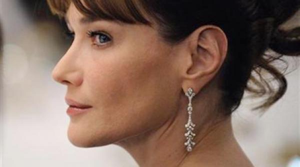 woody allen a pus ochii pe carla bruni