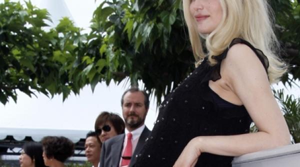 a trecut vremea nuditatii