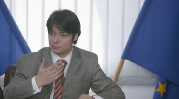 alistar vs macovei cine castiga