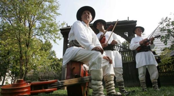 intalnire cu muzica de taraf si fanfara la sibiu