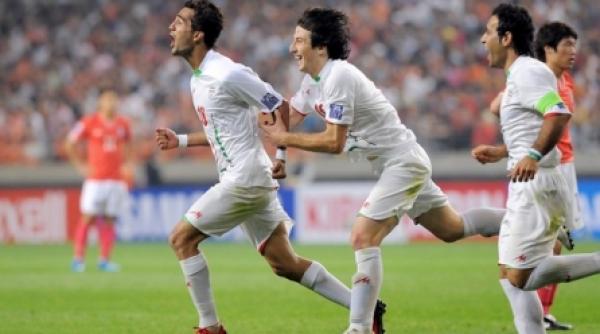 fotbalisti iranieni suspendati de la nationala dupa ce au protestat fata de ahmadinejad