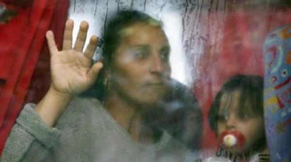 tiganii romani atacati in belfast se intorc astazi in tara