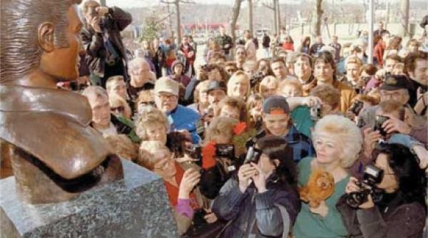 s au dus doi regi imparatiile lor raman