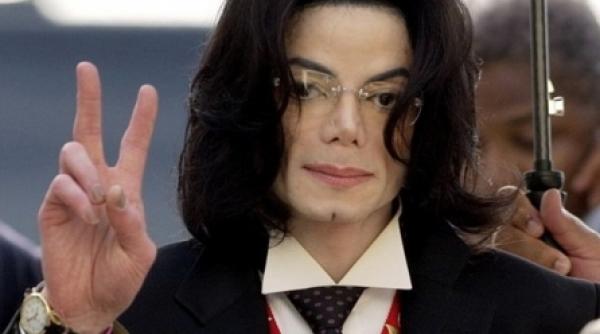 rezultatele autopsiei lui michael jackson intepaturi in zona pieptului coaste rupte si vanatai