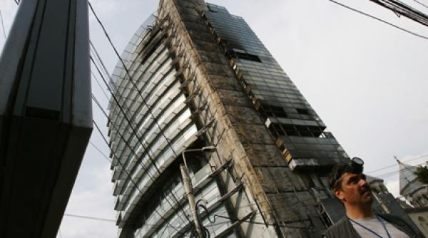 cladirile mamut sub lupa