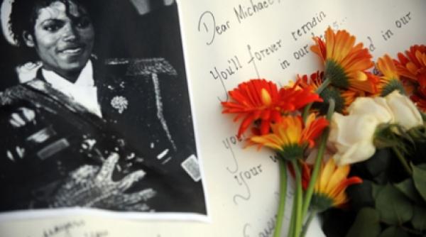 fani romani in doliu il iubesc si trebuie sa spun ce simt pentru el