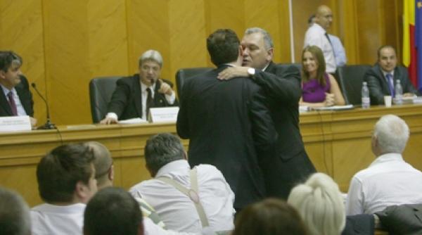 consilierii pd l si prm si au impartit ciolanul